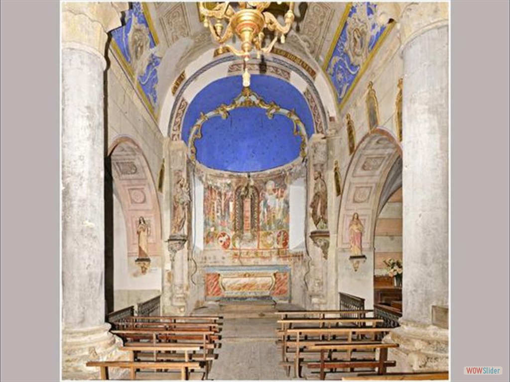 Interior de la iglesia de Ourjout de Les Bordes-sur-Lez, situada en la ciudad de Saint-Girons, al sur de Francia, donde se han encontrado durante unos trabajos de restauración realizados en el templo, tras retirar un retablo del siglo XVIII, unas pinturas románicas del siglo del siglo XII en perfecto estado de conservación. Las pinturas se han comparado con las del Pirineo catalán de Santa Maria y Sant Climent de Taüll.