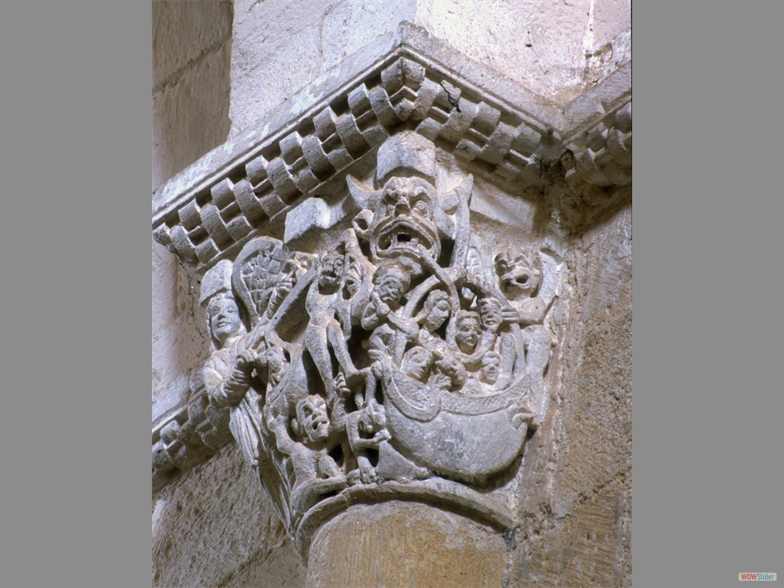 Escena del infierno en el templo de San Miguel de Fuentidueña (Segovia).