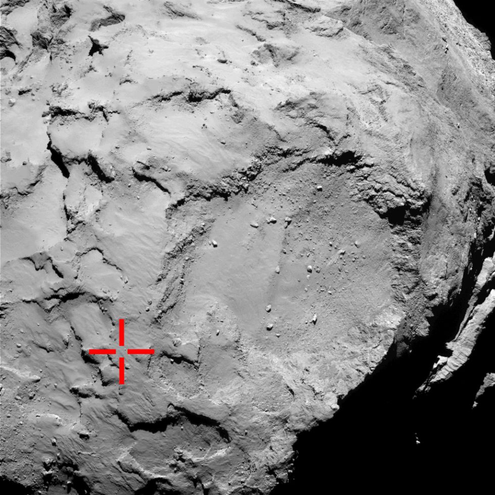 En esta foto, tomada desde la nave Rosetta el 2 de septiembre cuando estaba a 50 kilómetros, aparece señalado el lugar en el que se supone que aterrizó el módulo sobre el cometa. Es otra de las imágenes que se han conocido este jueves.