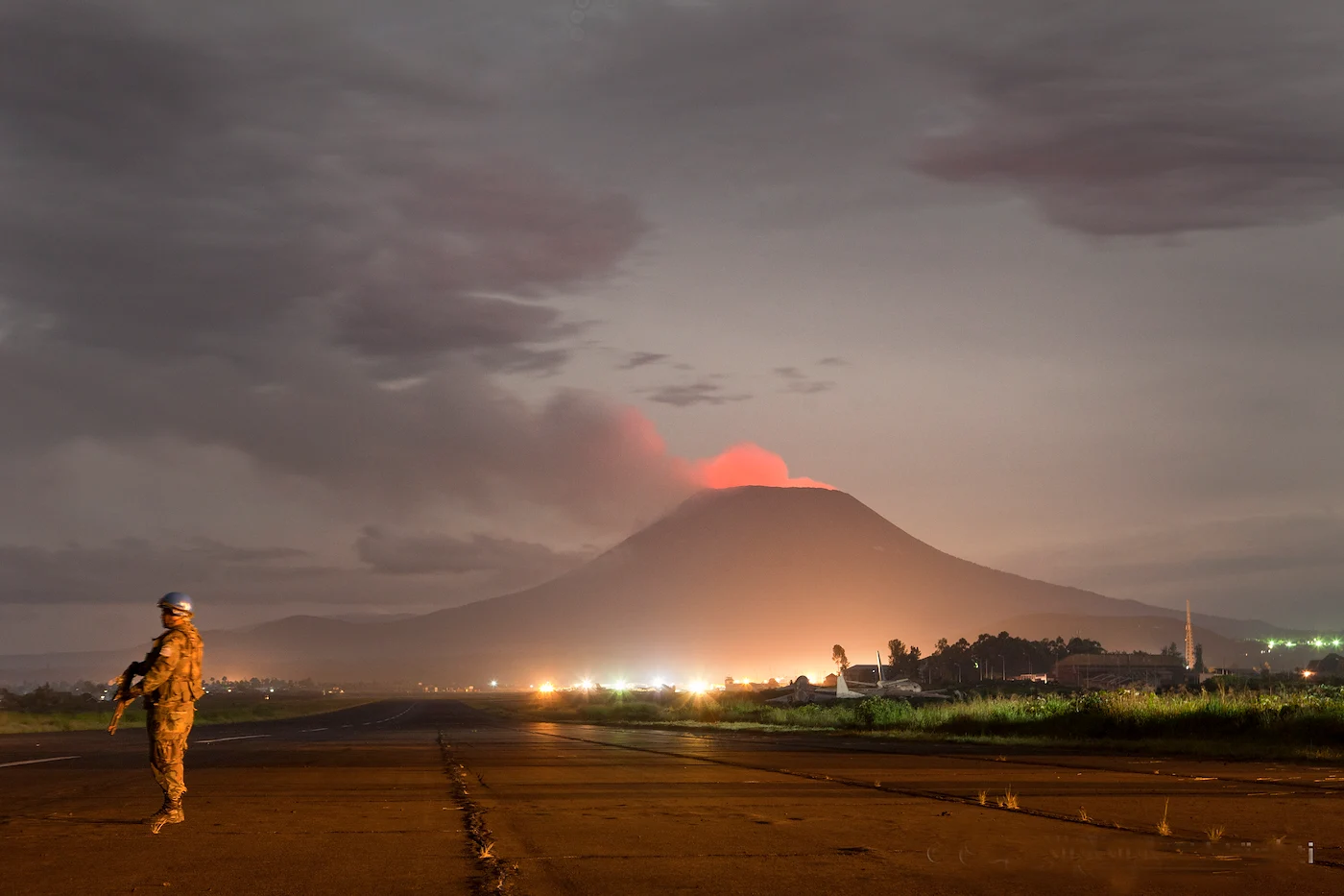 Un integrante de los cascos azules de las Naciones Unidas patrulla la pista del aeropuerto de Goma en 2013. Foto: MONUSCO / flickr